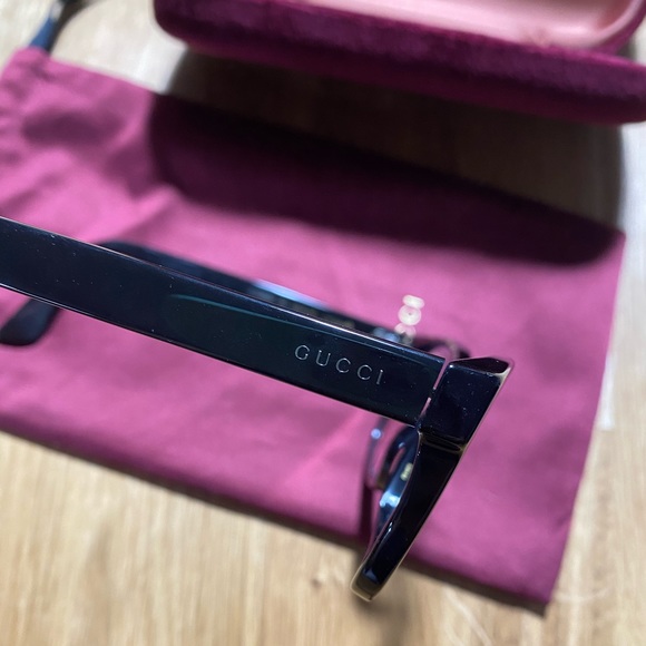 GUCCI eyeglass frames with TWO cases - Picture 5 of 6